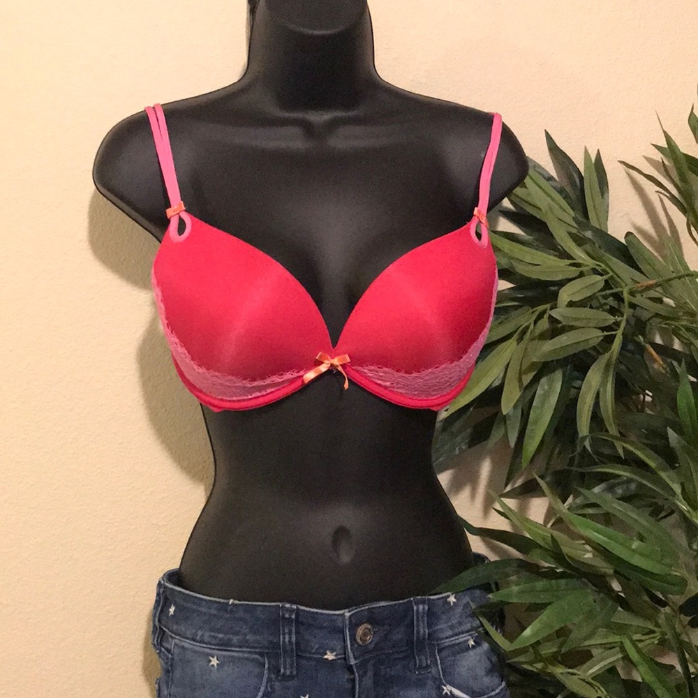Like new!  Cosmopolitan bra size 36B
